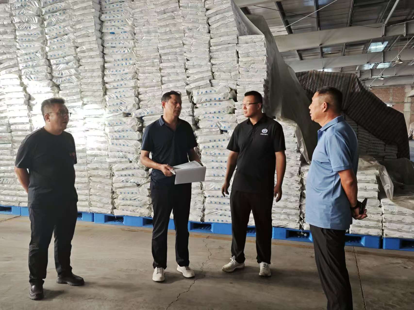 筑牢食鹽安全防線 盟工信局、盟公安、盟市場到額鹽公司 開展聯(lián)合監(jiān)督檢查