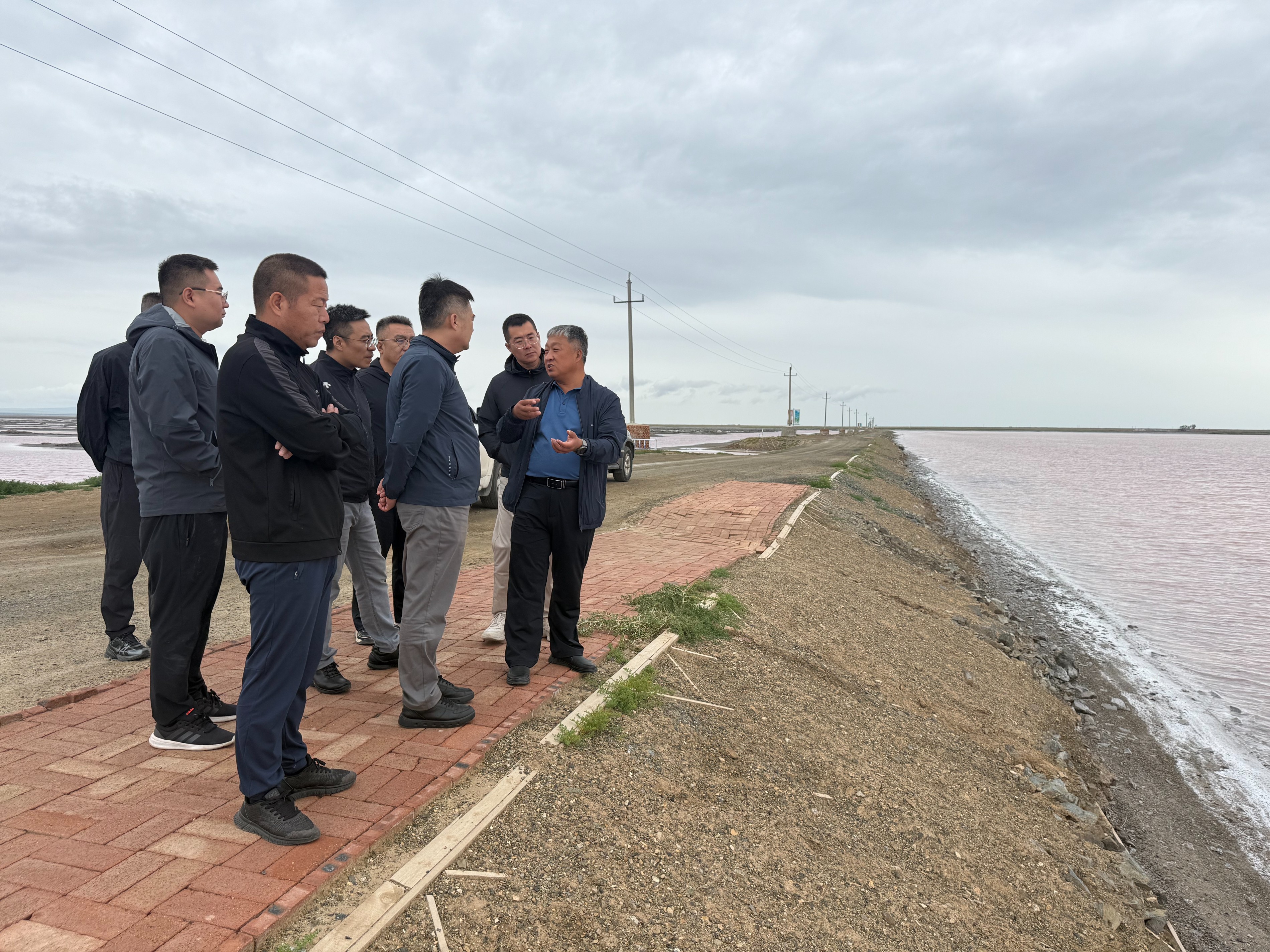 錫盟工信局局長郭義到額鹽公司調研工業經濟穩進提質工作同步督導安全生產